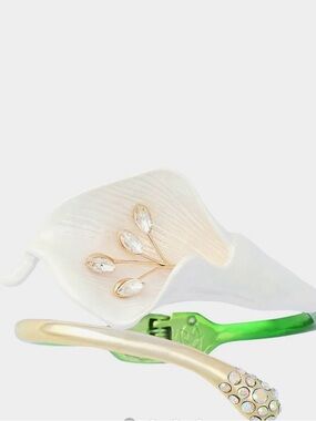 New Betsey Johnson CALLA LILY BYPASS BANGLE BRACELET GREEN